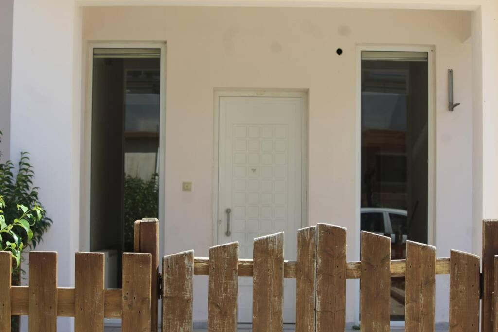 Spacious & Cozy Apartment, With Big Yard, In Kos ภายนอก รูปภาพ