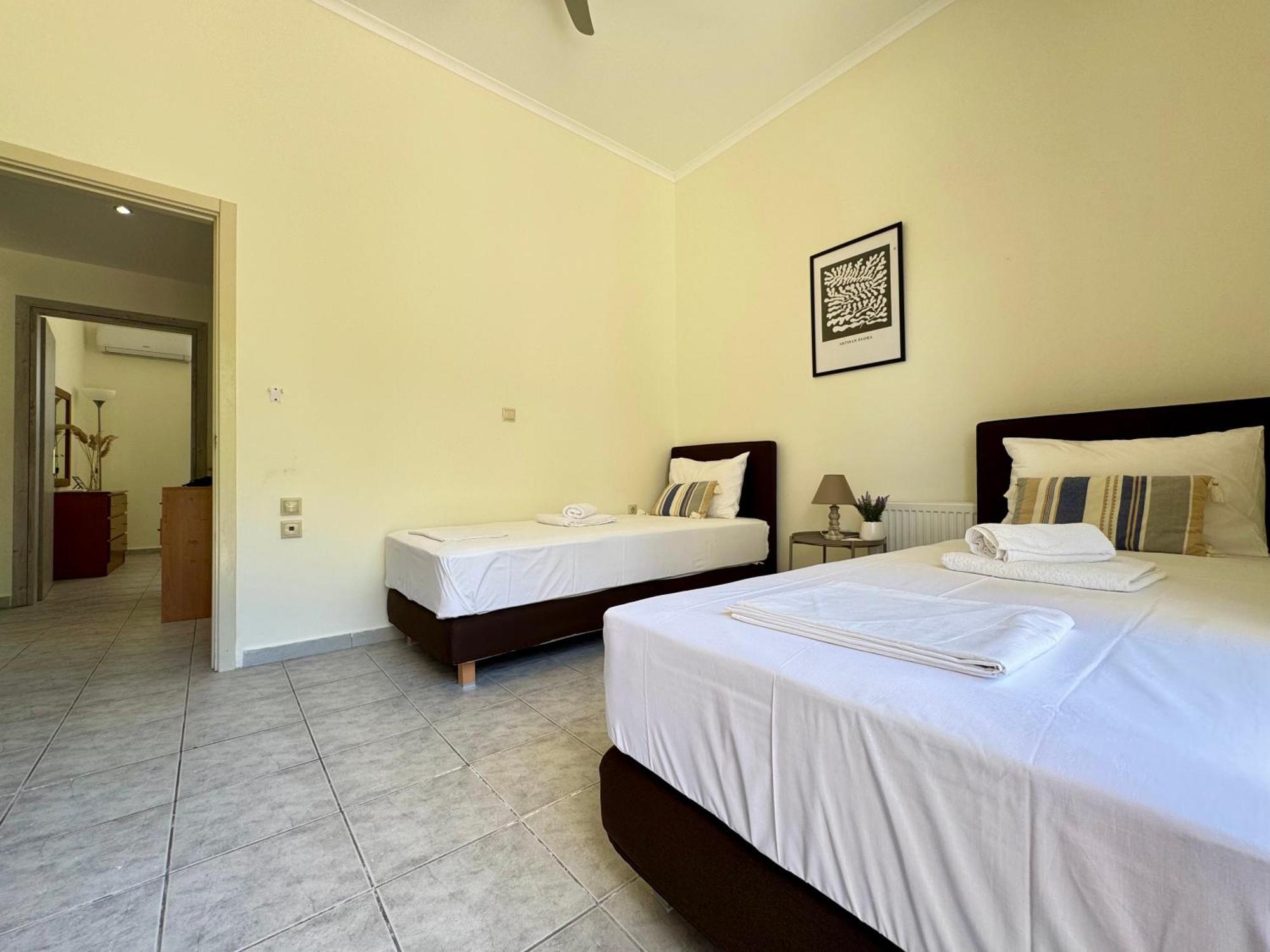 Spacious & Cozy Apartment, With Big Yard, In Kos ภายนอก รูปภาพ